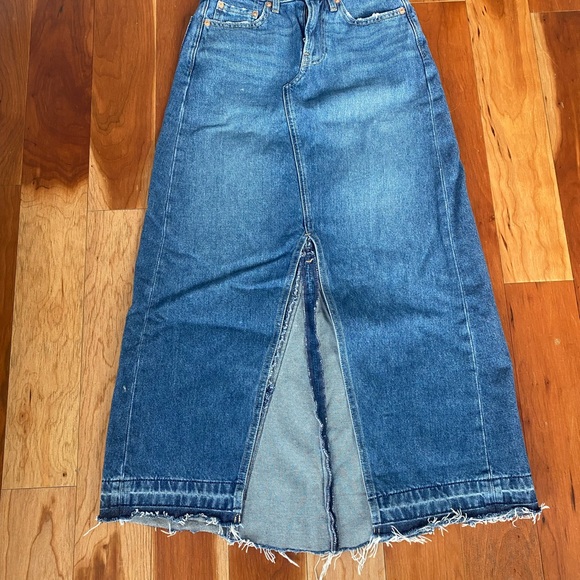 Gap denim long maxi skirt. Size 24 petite - Picture 2 of 3